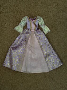 Vintage 2001 Mattel “Barbie as Rapunzel” Gown - READ
